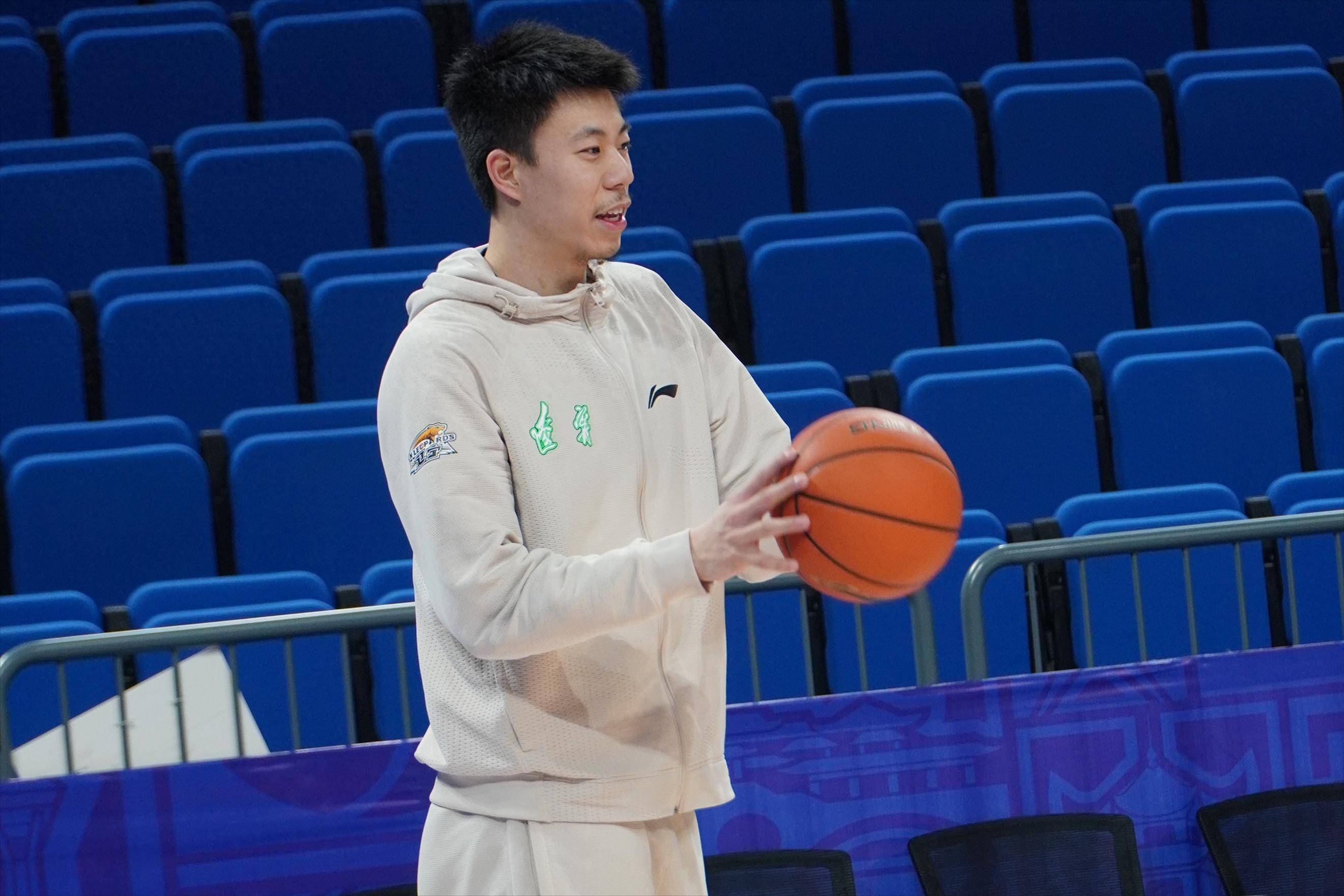 包含四川男篮发布备战花絮；赛前防线松动；欧冠任务艰巨；球探报告显示潜力的词条